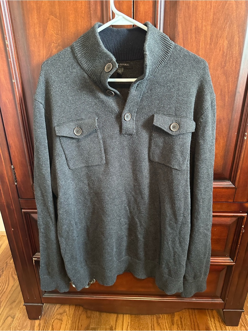 Banana Republic Men’s Charcoal Gray Zip-Neck Pocket Sweater